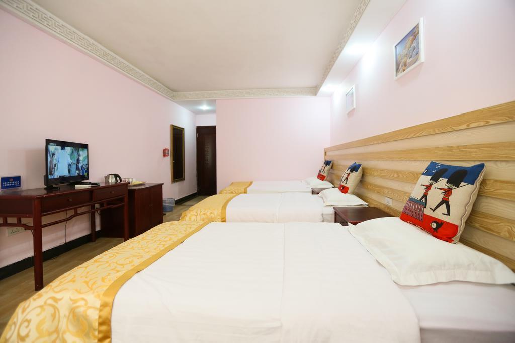 Fawlty Towers Hotel Yangshuo Exterior photo